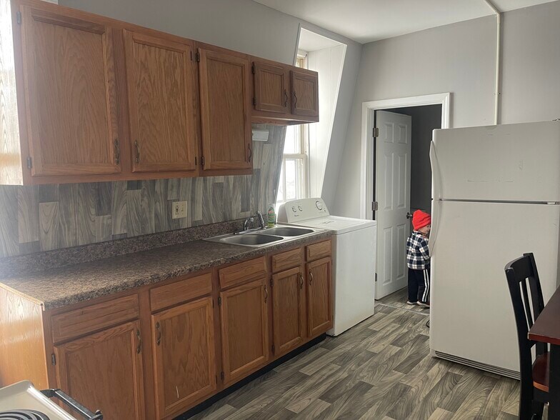 Building Photo - 25 Marshall Ave