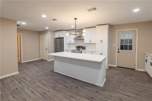 Building Photo - 2431 Crestview Ave