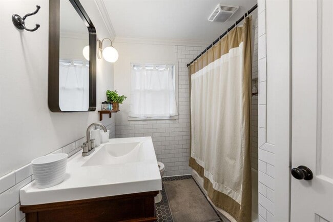 Building Photo - 640 Quillian Ave