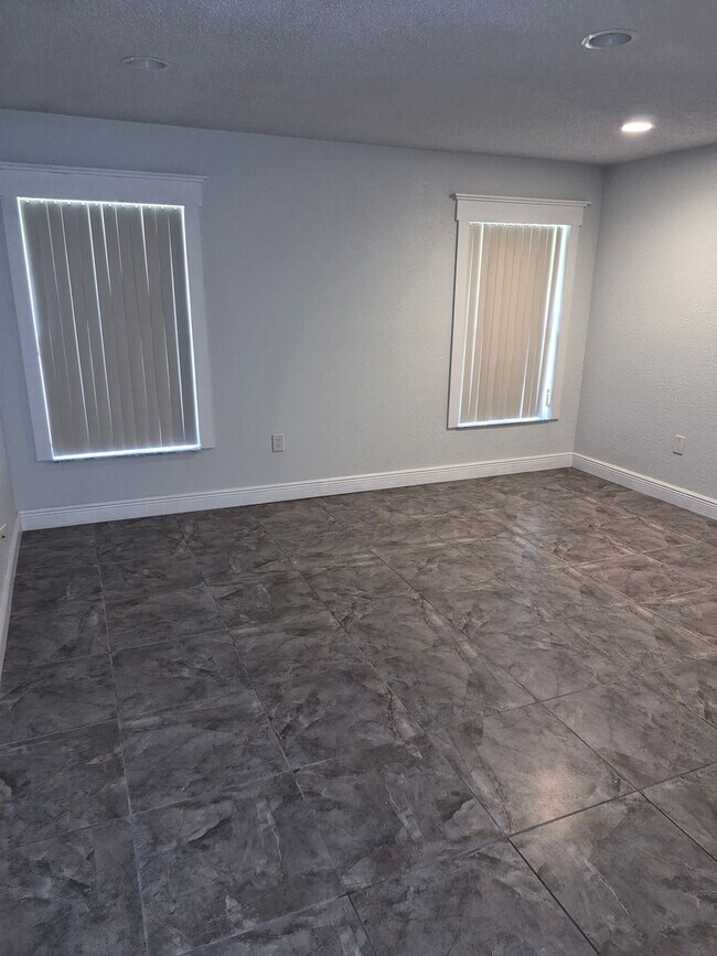 Building Photo - 10509 Montpelier Cir