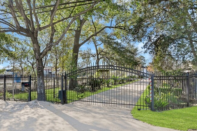 Building Photo - 1959 Knoll St