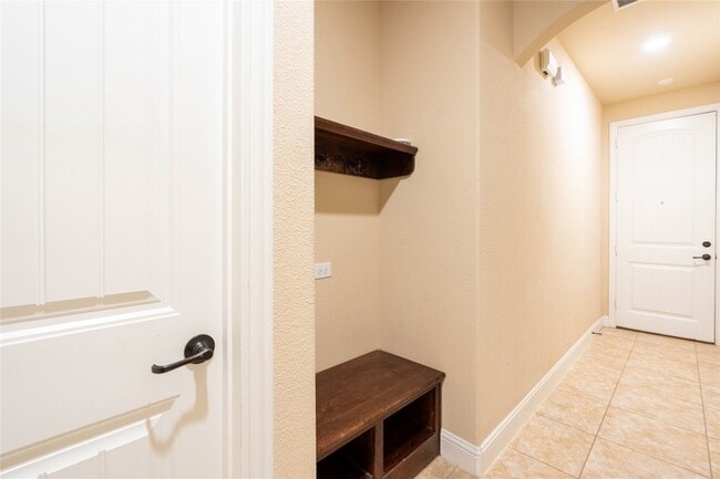 Building Photo - 9101 Waters Ln