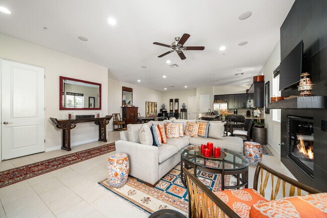 Building Photo - 53385 Avenida Mendoza