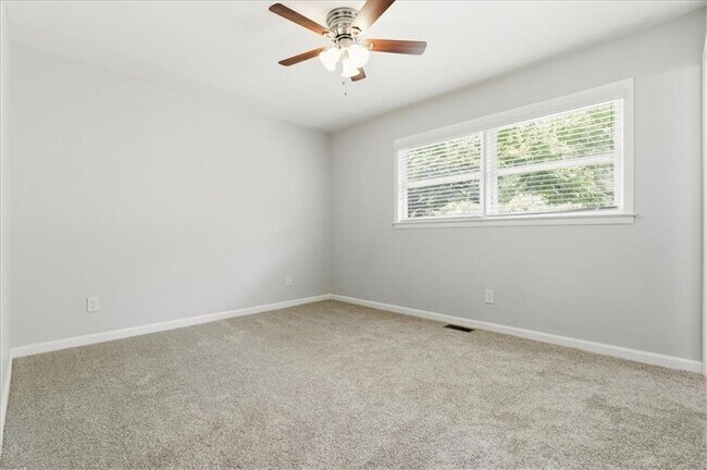 Building Photo - 2705 Lincoln Ct NW