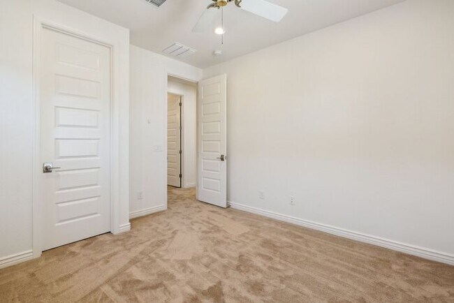 Building Photo - Modern 4-bedroom, 3.5-bathroom single-family home in the heart of North Tempe