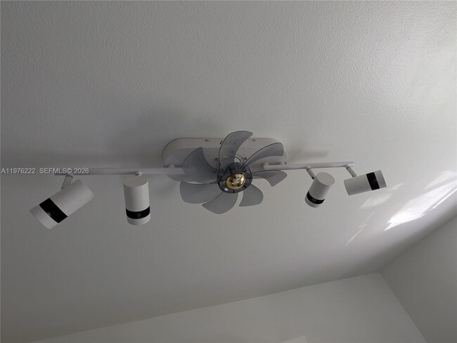 Building Photo - 108 Gardens Dr