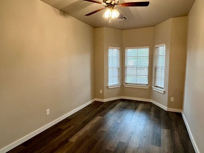 Building Photo - Beautiful 2 Bed 2 Bath!