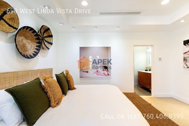 Building Photo - 690 W Linda Vista Dr