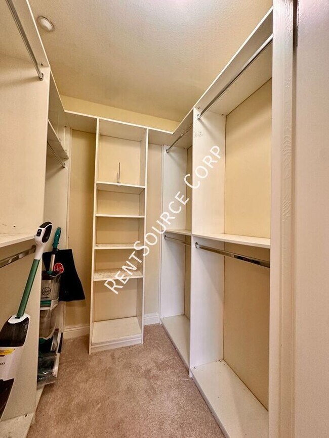 Building Photo - 4220 Fair Ave