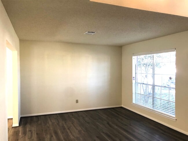 Building Photo - 4819 Sunshine Dr