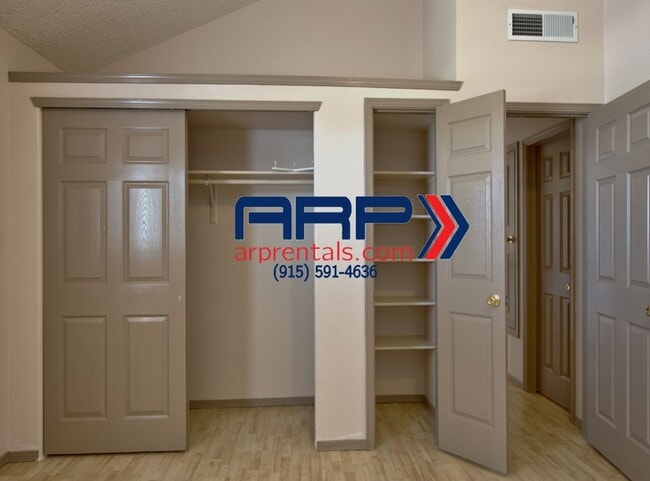 Building Photo - SPACIOUS AND ELEGANT EASTSIDE HOME