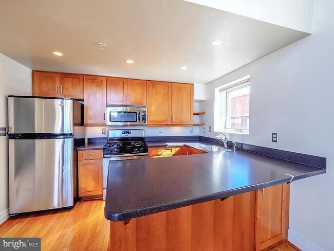 Building Photo - 1530 14th St NW