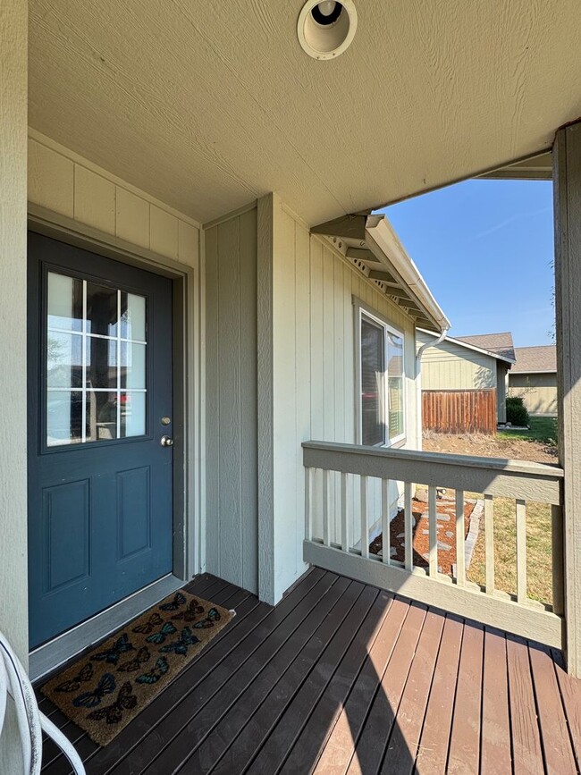 Building Photo - Modern 3BR/2BA Rental with Large Kitchen & Living Room