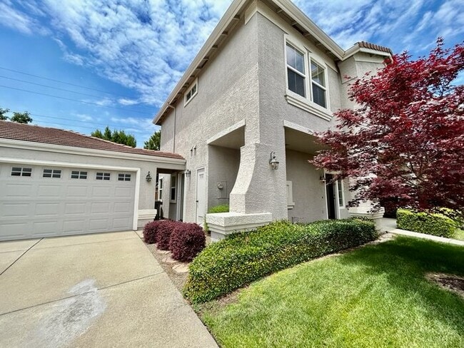 Building Photo - Gated Community! Beautiful 3bd/2.5bth in Folsom