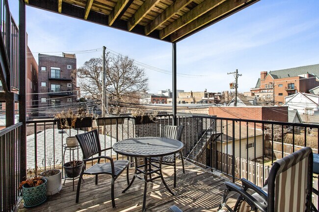 Building Photo - 3928 N Greenview Ave