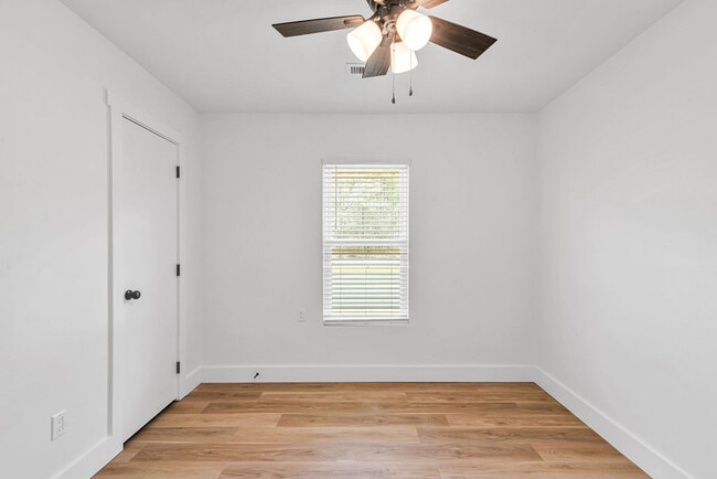 Building Photo - 374 Union Chapel Church Rd