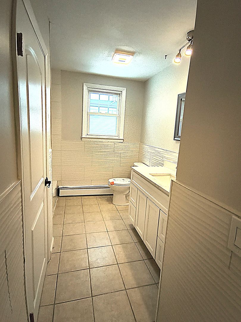 Building Photo - 48 Tiffany St