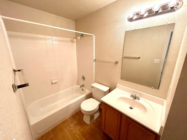 Building Photo - *MOVE IN SPECIAL* Move-In Ready | Washer & Dryer Included + Google Fiber Located Near UTSA!