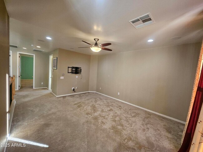 Building Photo - 3216 S Cottonwood Dr