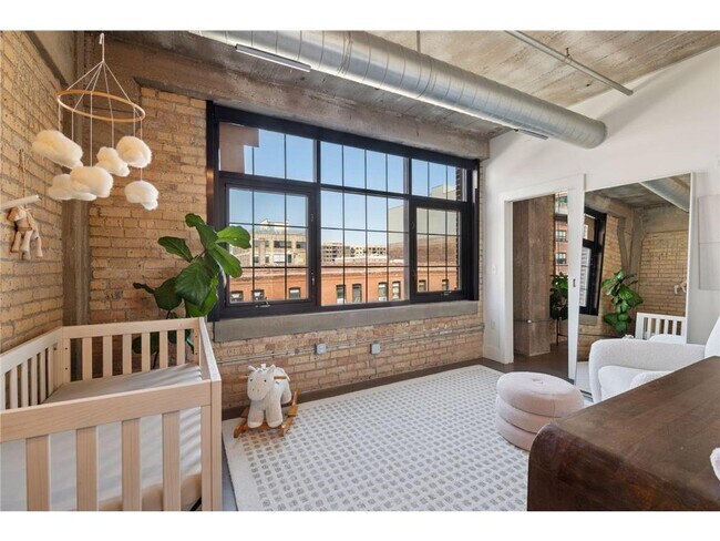 Building Photo - 525 N 3rd St