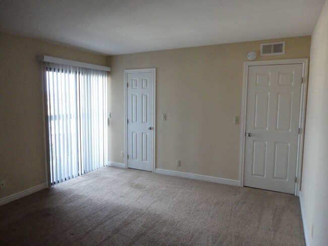 Building Photo - San Carlos - Fully Remodeled - Two Story Townhouse