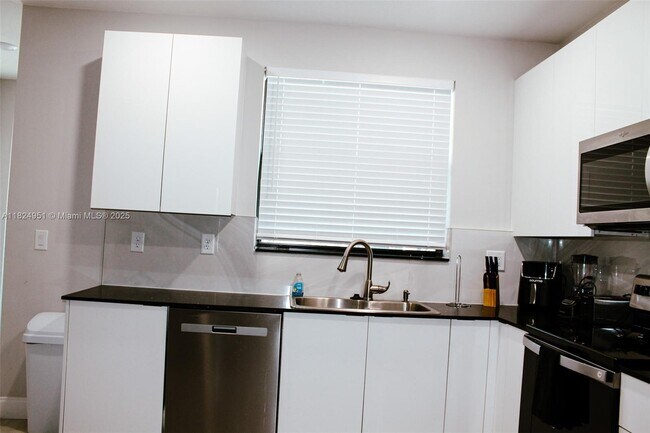 Building Photo - 622 Windermere Dr