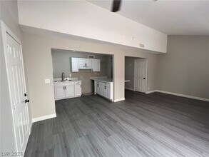 Building Photo - 5237 Garden Ln
