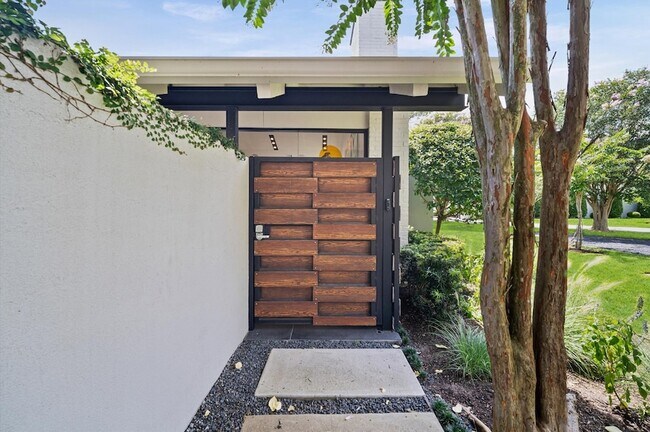 Building Photo - 10 Inwood Oaks Dr