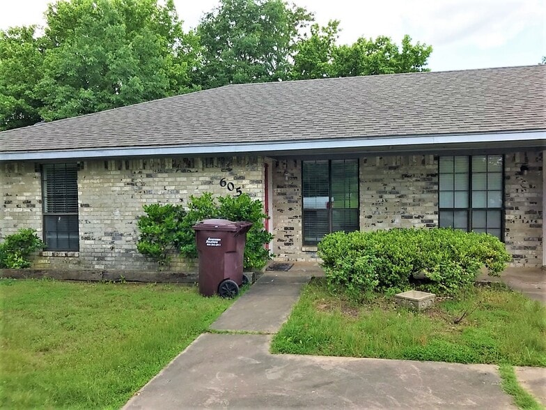 Building Photo - 605 Mt Olive Rd