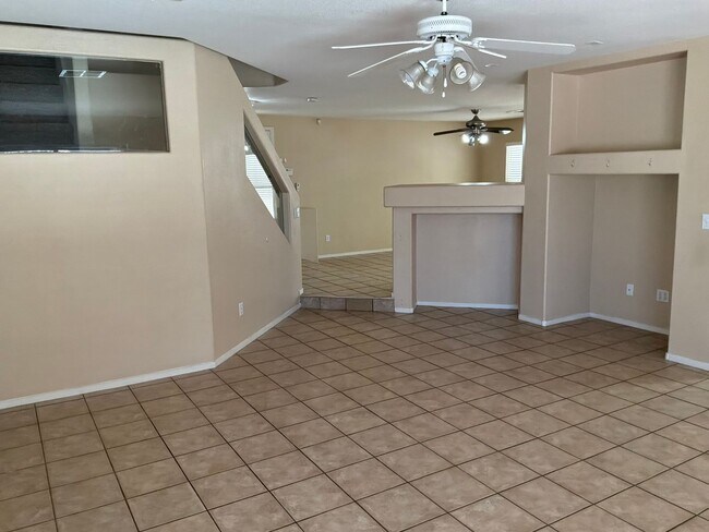 Building Photo - 2 Story 4 bedrooms 2.5 Bathrooms 2 car garage.