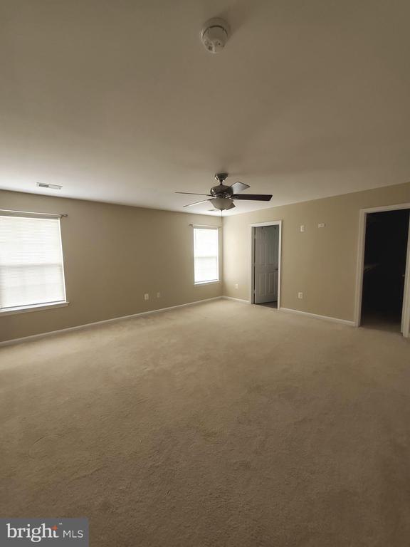 Building Photo - 9750 Granary Pl