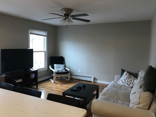 Building Photo - 28 Nash St