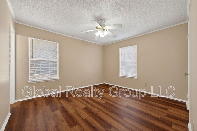 Building Photo - 4834 Sorrento