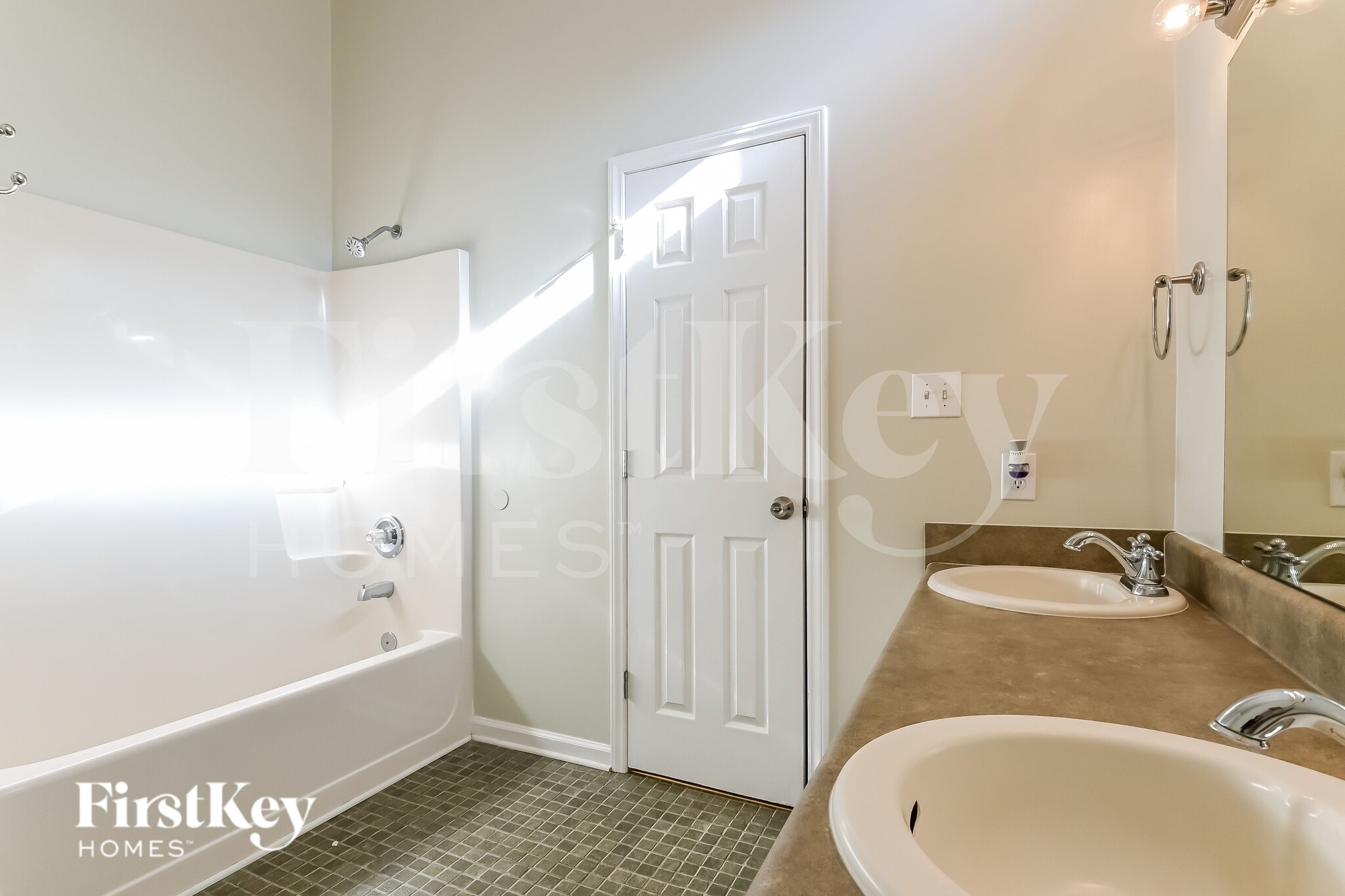 Building Photo - 1347 Brompton Ln