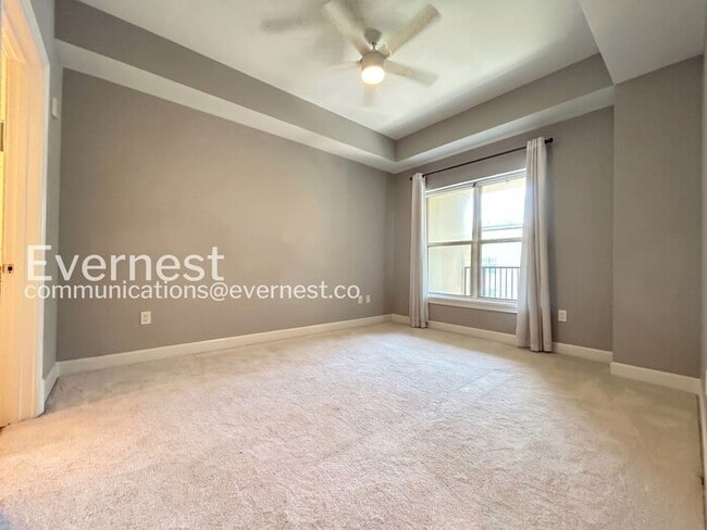 Building Photo - 3 Bed/2.5 Bath Condo with Modern Amenities / Available Now!