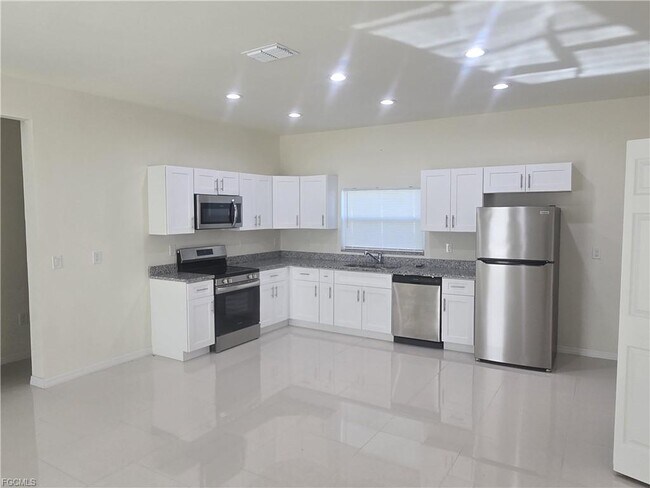 Building Photo - 2709 25th St SW