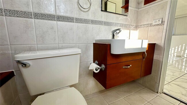 Building Photo - 7825 NE Bayshore Ct