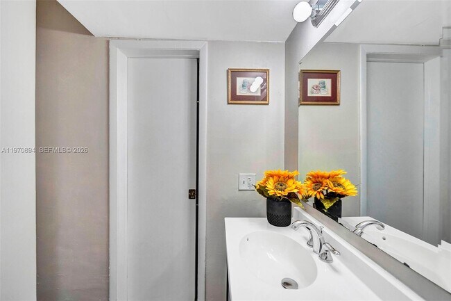 Building Photo - 710 Washington Ave