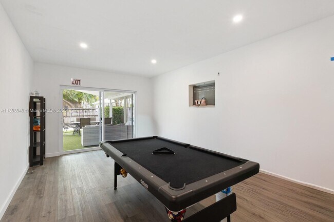 Building Photo - 1406 Polk St