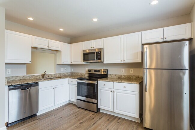 Building Photo - 1024 Esther Dr