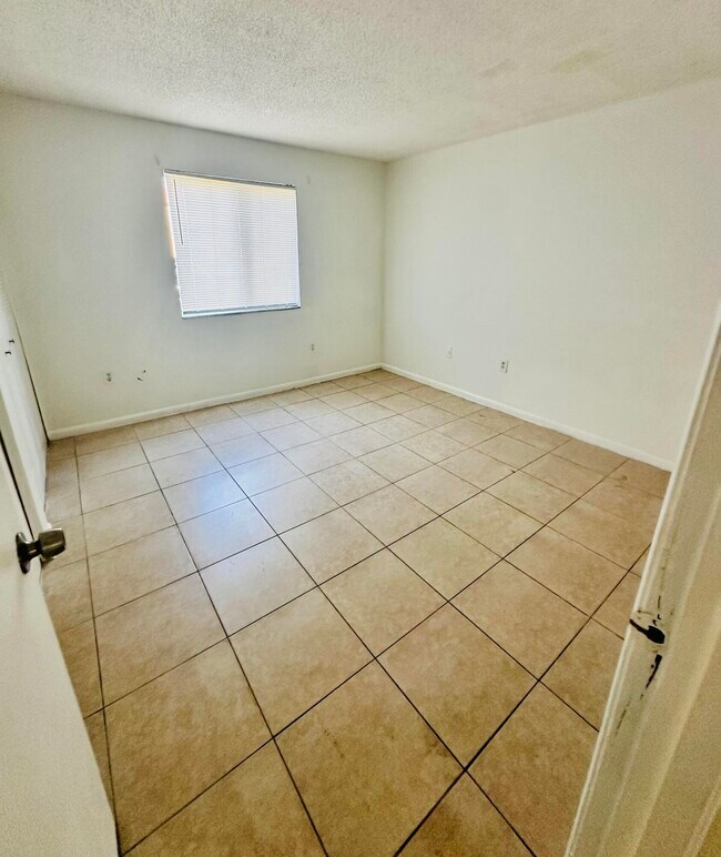 Building Photo - 6054 Forest Hill Blvd