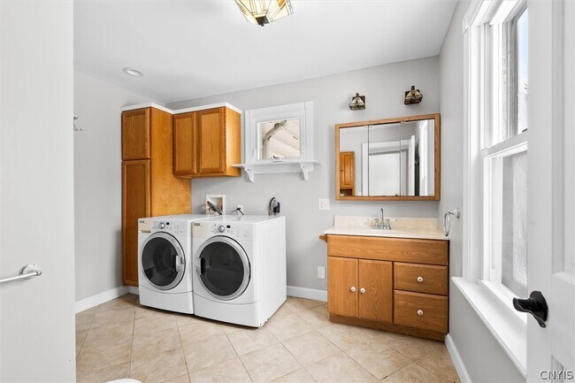 Building Photo - 6982 Webster Rd