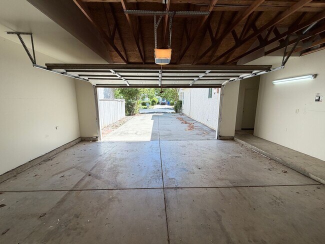 Building Photo - Large Corner Lot
