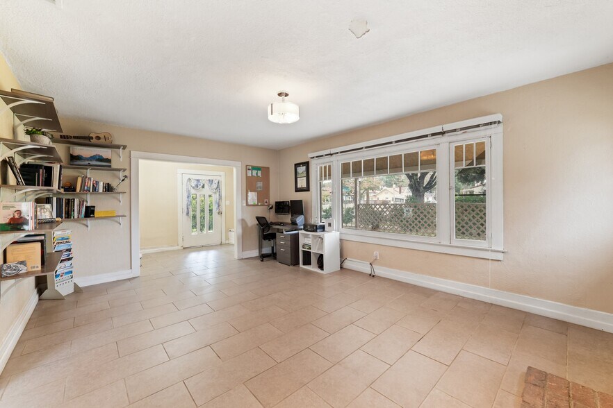 Building Photo - 4212 Locust St