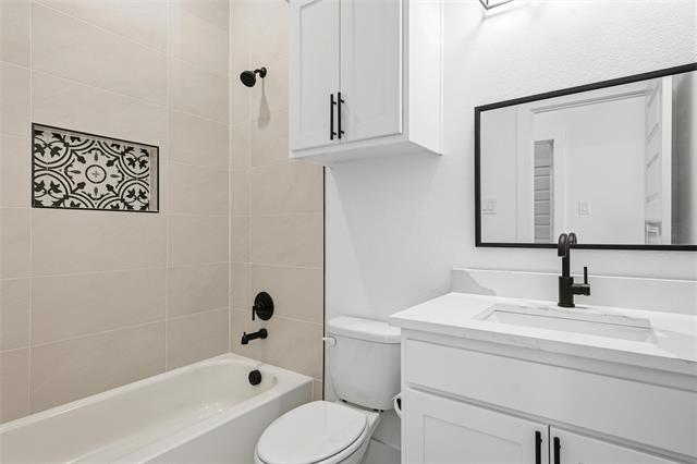 Building Photo - 104 Francis St