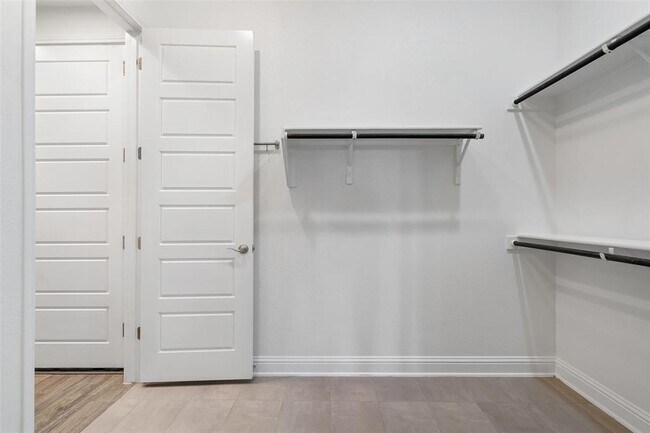 Building Photo - 5004 Mandevilla Dr