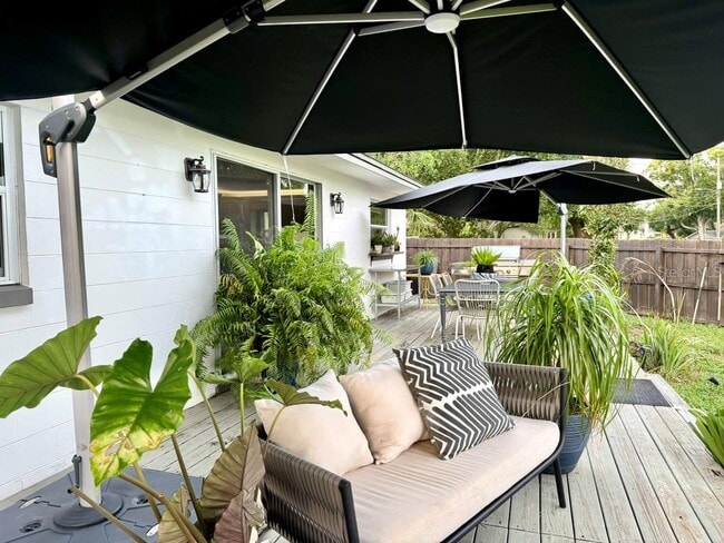 Building Photo - 1815 Barker Dr