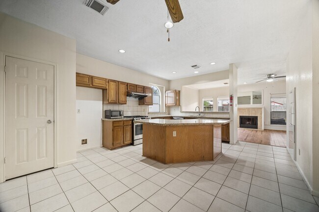 Building Photo - 16326 Brush Meadow Ct