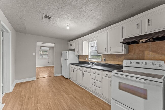 Building Photo - Inviting 2 bedroom 1 bath home for rent!