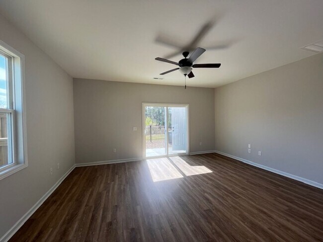 Building Photo - 8405 Paramount Point